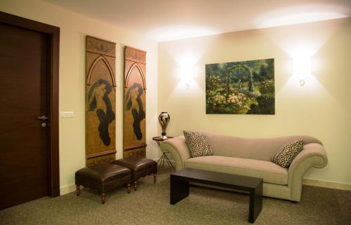 Гостиная зона в The Rooms Boutique Hotel