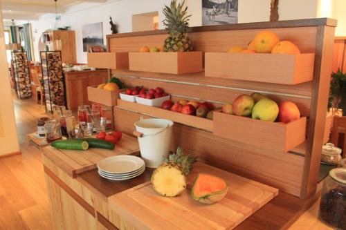 a display of fruit and vegetables on shelves in a store at moser-HOCHKÖNIG Genuss Wirtshaus Hotel in Maria Alm am Steinernen Meer
