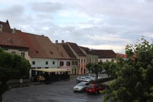 a town with cars parked in a parking lot at Ferdinand Apartments in Mediaş