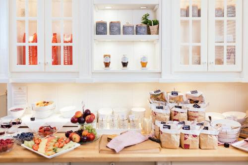 a kitchen counter with fruits and other food items at Hotel Brandenburger Tor Potsdam in Potsdam