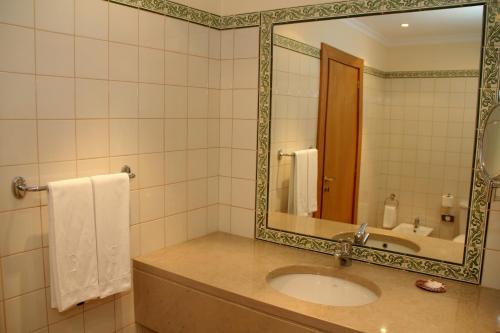 
A bathroom at Charming Hotels - Quinta do Monte
