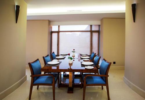 Гостиная зона в The Rooms Boutique Hotel