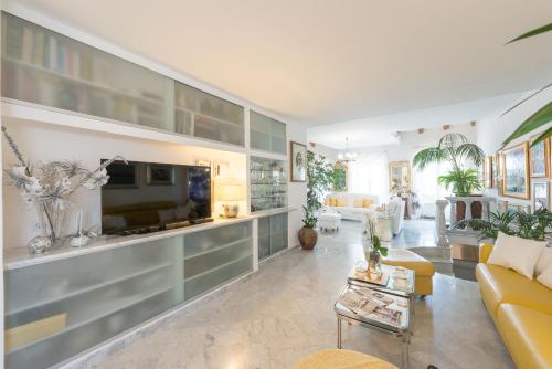O zonă de relaxare la Luxury Old Town Apartment with breathtaking sea view