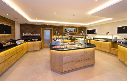 a large kitchen with aasteryasteryasteryasteryasteryasteryasteryasteryasteryasteryastery at Hotel Post in Kaltenbach