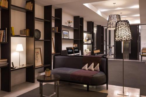 a living room with a couch and a table at Esplendor by Wyndham Montevideo Cervantes in Montevideo