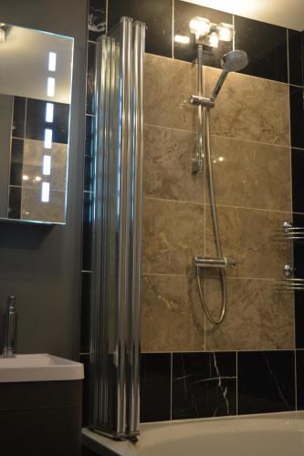 Bilik mandi di Whitehouse B&B