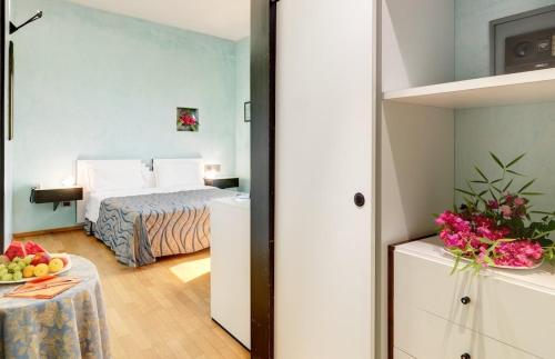 a bedroom with a bed and a table with a bowl of fruit at L'Angolo Di Beppe in Torre Lapillo