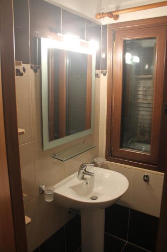 a bathroom with a sink and a mirror at Villa Bene in Preveza