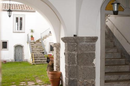 an archway leading into a white house with stairs at Palazzo D'Orsi in Calvanico