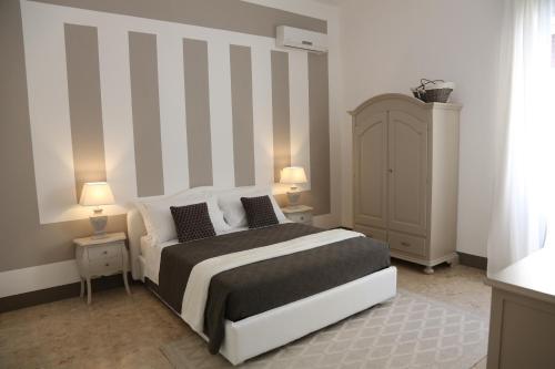 Ein Bett oder Betten in einem Zimmer der Unterkunft Dimi House