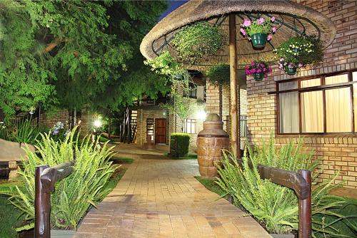 Κήπος έξω από το Goodnight Guest Lodge