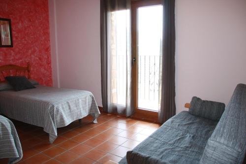 Ένα ή περισσότερα κρεβάτια σε δωμάτιο στο Hostal Gúdar