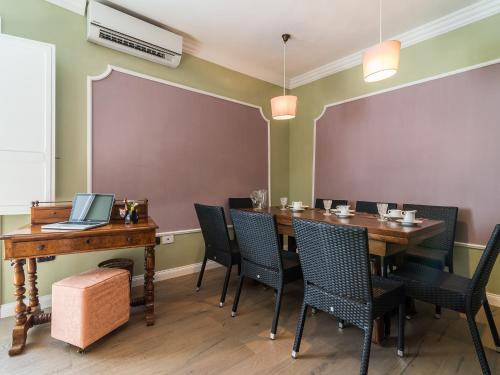 Charming Rooms Opuntia tesisinde bir restoran veya yemek mekanı