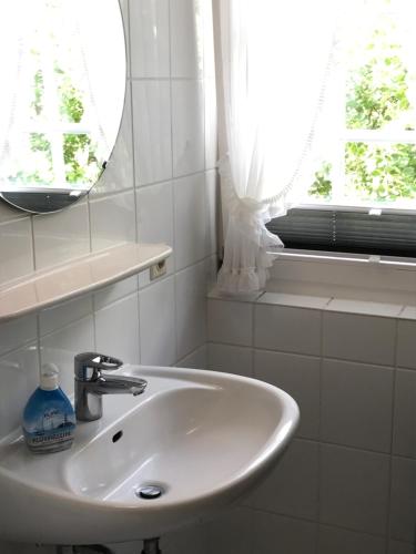 Bathroom sa Kastanienhüs Apartment