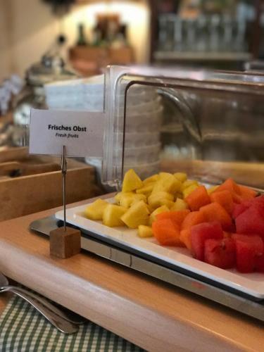 Makanan di atau berdekatan hotel