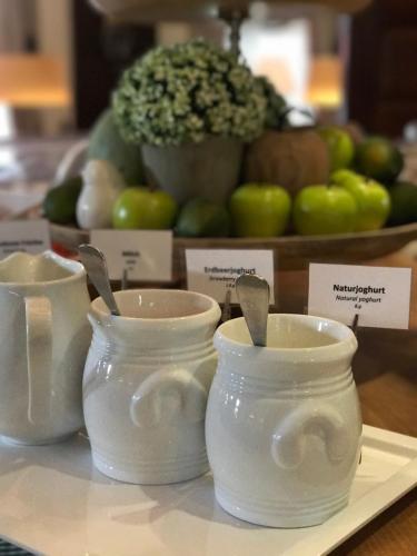 Makanan di atau berdekatan hotel