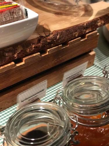 Makanan di atau berdekatan hotel