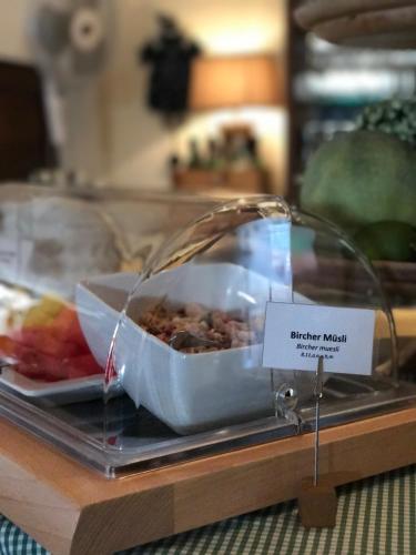 Makanan di atau berdekatan hotel