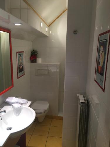 Ένα μπάνιο στο Hôtel & SPA Rodier