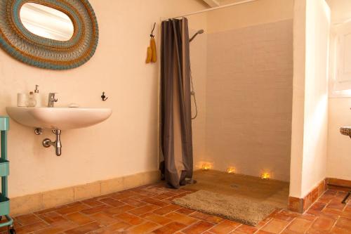 a bathroom with a shower and a sink at Casa Bofranch in Deltebre