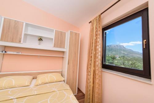 Holiday Home Bakovic - beautiful view, near Split & Trogir, Full AC rooms