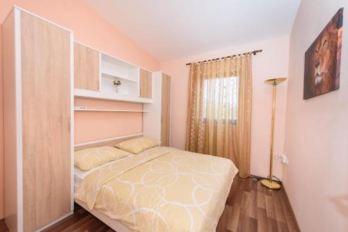 Holiday Home Bakovic - beautiful view, near Split & Trogir, Full AC rooms