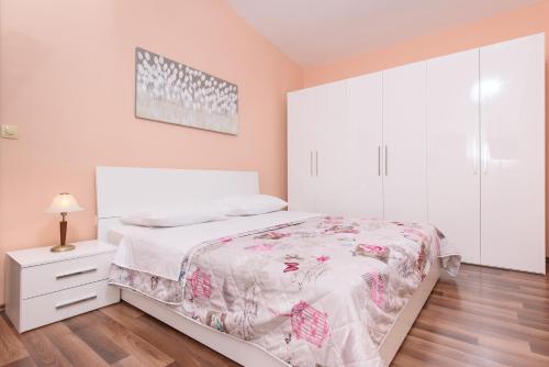Holiday Home Bakovic - beautiful view, near Split & Trogir, Full AC rooms