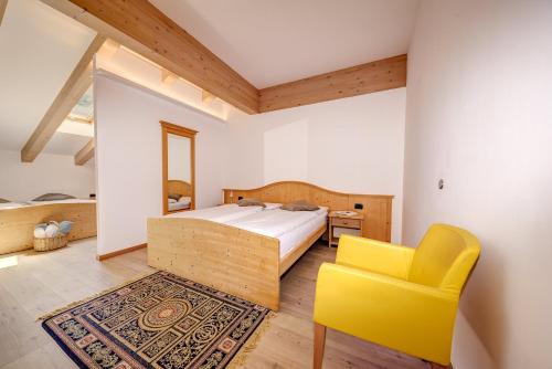 Un pat sau paturi într-o cameră la Aparthotel Wellness Villa di Bosco