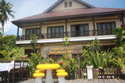 Κήπος έξω από το Sengahloune Villa