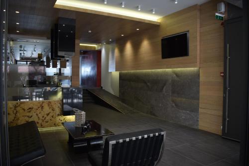 TV a/nebo společenská místnost v ubytování Hotel Zefyros