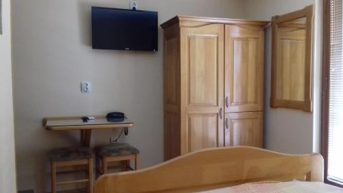 a bedroom with a bed and a wooden cabinet at B&B Boem in Požarevac