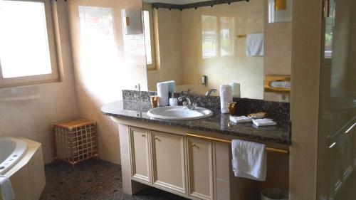 Kuchyň nebo kuchyňský kout v ubytování Hotel Rössle Superior