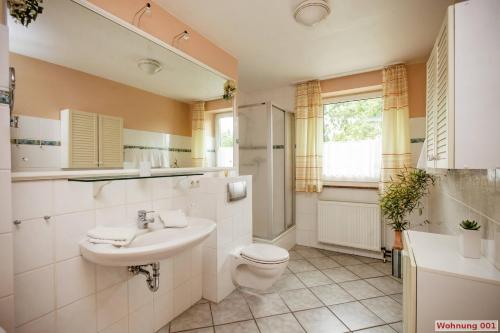 Koupelna v ubytování Landhaus Dreesen