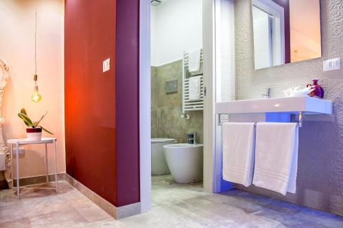 Ένα μπάνιο στο Le Sinfonie Rooms