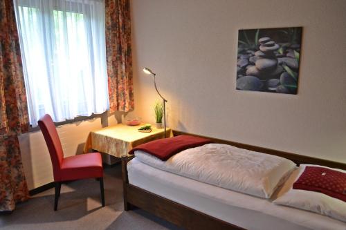 Un pat sau paturi într-o cameră la Alpenpension Birkenhof