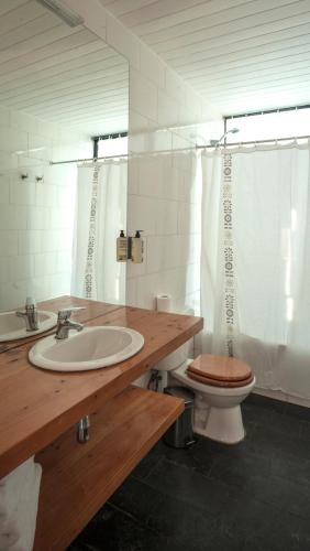 a bathroom with a sink and a toilet at OMZ - Olas de Matanzas in Matanzas