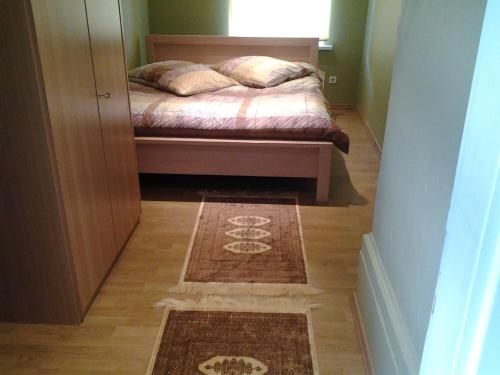 Una cama o camas en una habitación de Jaani 2-1 Apartment