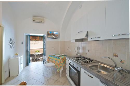 Η κουζίνα ή μικρή κουζίνα στο Relais San Basilio Convento