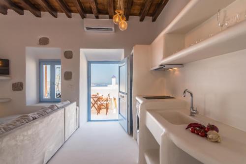 Gallery image of Plaka Suites in Plaka Milou