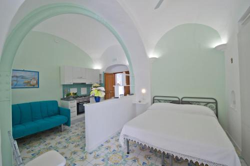 Llit o llits en una habitació de Relais San Basilio Convento