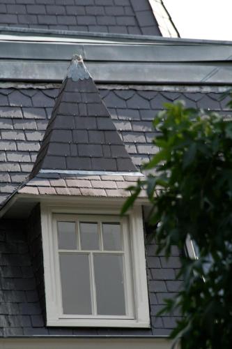 a window on the roof of a house at Hotel De Villa in Dongen