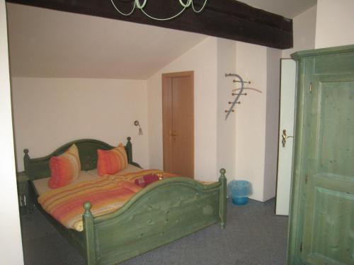 Säng eller sängar i ett rum på Pension Schihütte
