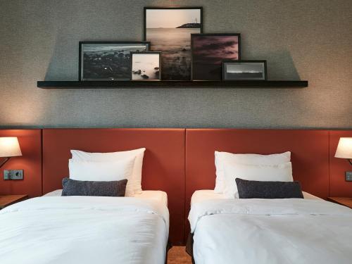 Кровать или кровати в номере The Suites Hotel Jeju