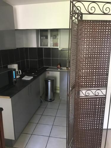 a small kitchen with a sink and a refrigerator at Gite Ancien Relais de Saint-Jacques in La Roche-Guyon