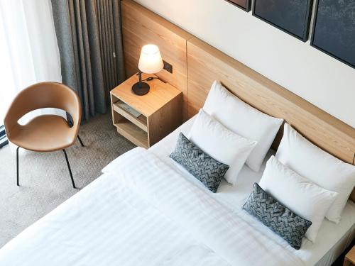 Кровать или кровати в номере The Suites Hotel Jeju