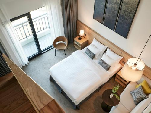 Кровать или кровати в номере The Suites Hotel Jeju