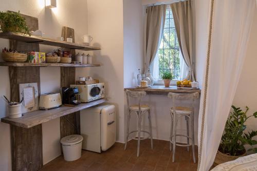 a kitchen with a counter with stools and a microwave at La Torre Medioevale in Marne di Filago