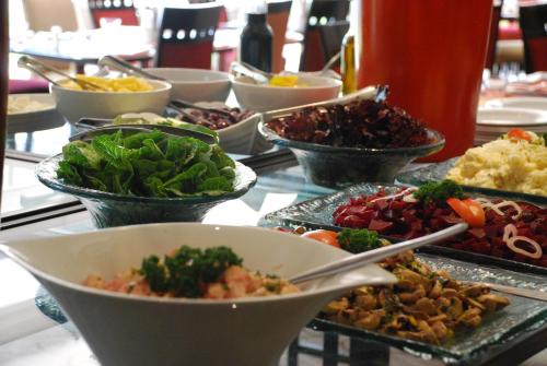 Makanan di atau berdekatan hotel