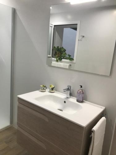 ブラナスにあるCasa 1627のバスルーム(洗面台、鏡付)