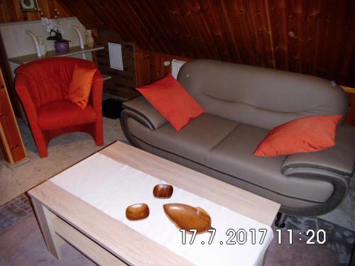 Ein Sitzbereich in der Unterkunft Ferienappartement Obrigheim